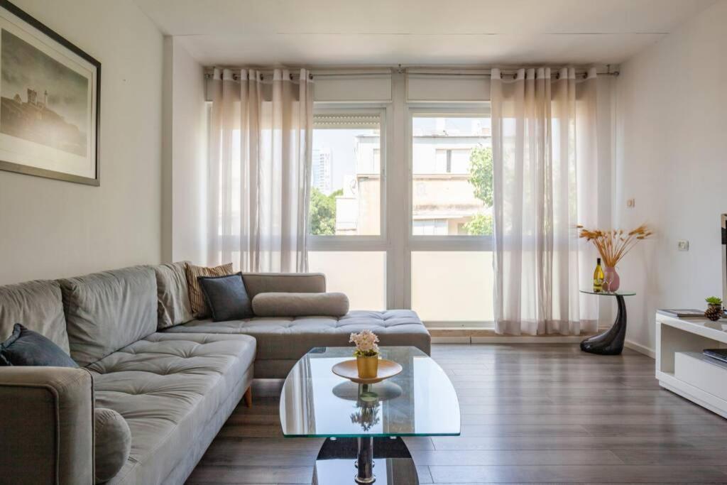 Big Apartment Next To Gordon Beach Plus Free Parking Tel-Aviv Kültér fotó