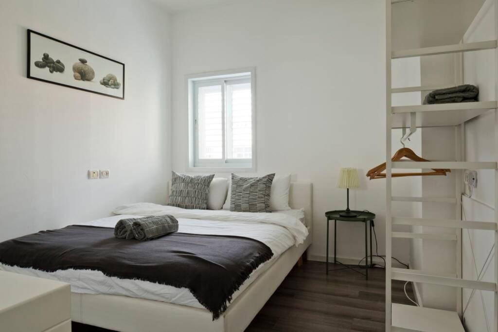 Big Apartment Next To Gordon Beach Plus Free Parking Tel-Aviv Kültér fotó
