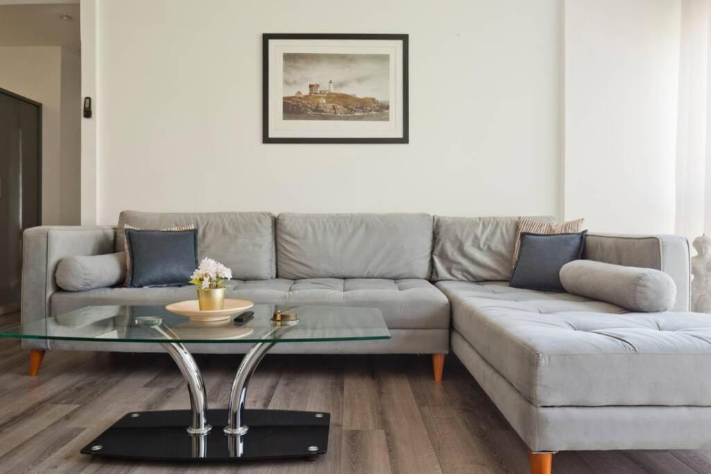Big Apartment Next To Gordon Beach Plus Free Parking Tel-Aviv Kültér fotó