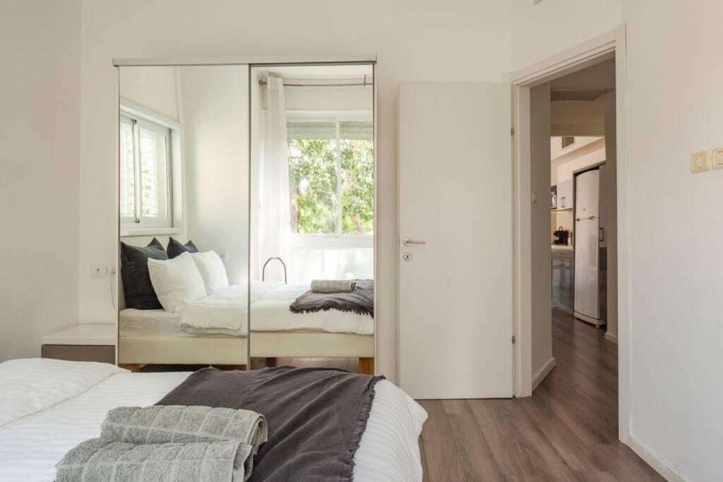 Big Apartment Next To Gordon Beach Plus Free Parking Tel-Aviv Kültér fotó