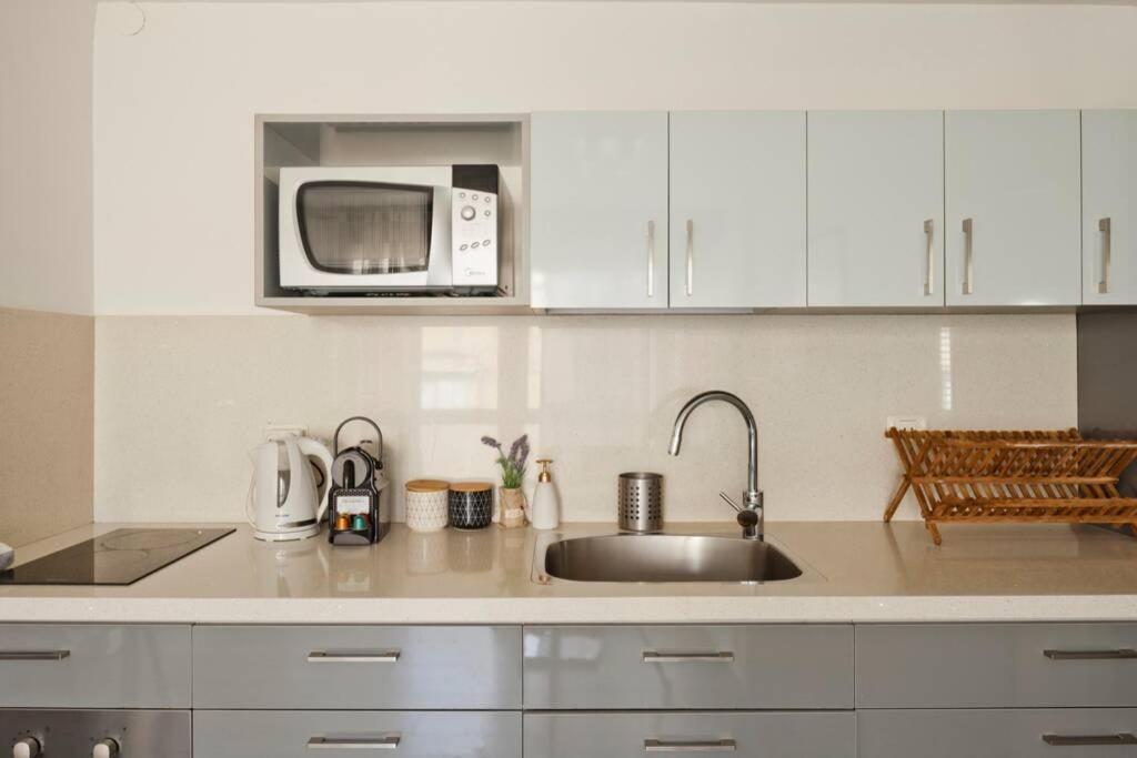 Big Apartment Next To Gordon Beach Plus Free Parking Tel-Aviv Kültér fotó