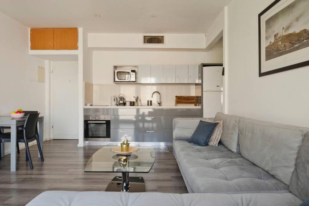 Big Apartment Next To Gordon Beach Plus Free Parking Tel-Aviv Kültér fotó